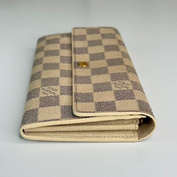 Louis Vuitton Damier Azur Wallet with Classic Checkerboard Design - Picture 3 of 7